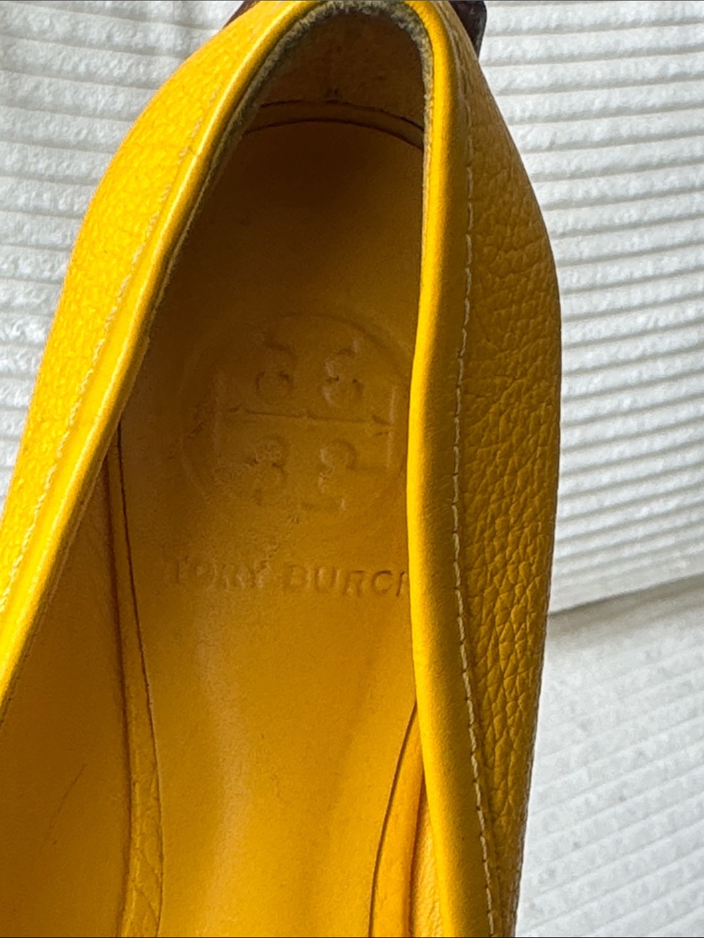Tory Burch Yellow Flats Size 8.5 - Picture 3 of 13